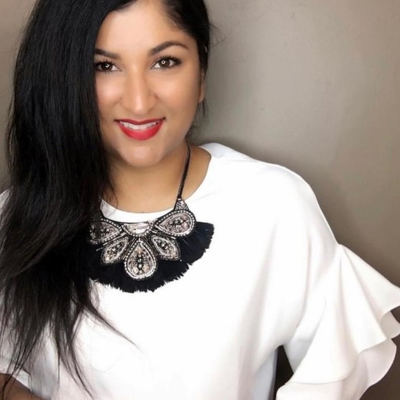 Stella & Dot | Retired Handbeaded Constantine Feather Statement Necklace - Picture 8 of 10